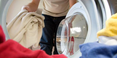 Mencuci dengan Air Hangat, Pakaian Bisa Lebih Bersih?