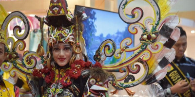 Terbesar Ketiga di Dunia, Jember Fashion Carnaval Menarik Wisman