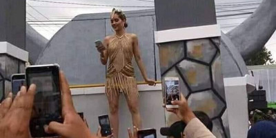 Cinta Laura Dikecam, Pakai Busana Terlalu Seronok di Jember Fashion Carnaval