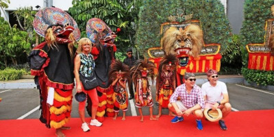 Wisman Eropa dan Amerika Kagumi Surabaya