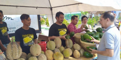 Rest Area Rekor Muri 228 Gelar Bazar Durian dan Alpukat