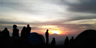 Kejutan di Puncak Gunung Sikendil