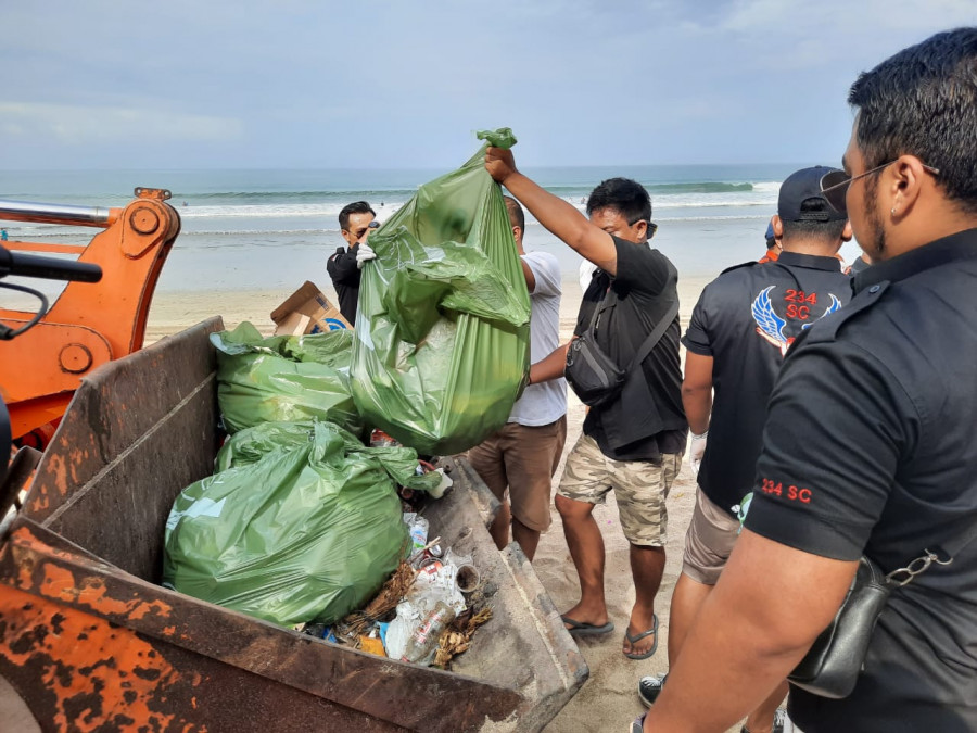 234SC dan Sapma PP Gelar Beach Clean Up di Pantai Kuta