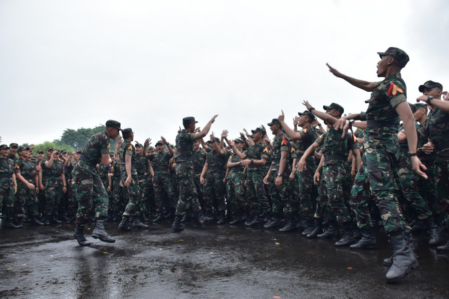 Taruna Taruni Akademi TNI Kunjungi Marinir