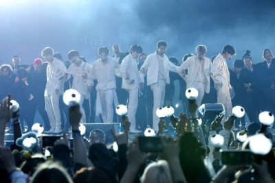 BTS, Artis Pertama dari Korea yang Raih Sertifikat Platinum di AS