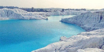 Berenang di Danau Ini Bisa Bikin Kulit Lebih Halus, Coba Deh... 