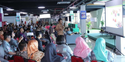 Mulai Juli, DKI Larang Kantong Kresek Sekali Pakai 