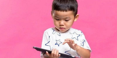 Bu, Kasih Makan Anak Jangan Dibujuk dengan Gadget
