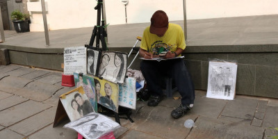 Pelukis Sketsa Kota Tua, Mengais Rezeki dari Wajah Pengunjung