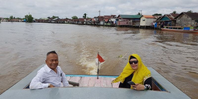 Kala Ketua Umum PWI Pusat Menikmati Wisata Sungai Martapura