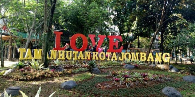 Jangan Lupa Foto-foto di Taman Hutan Kota Jombang 