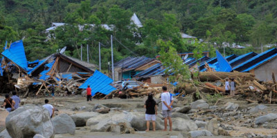 Korban Banjir Sentani Terima Bantuan Stimulan