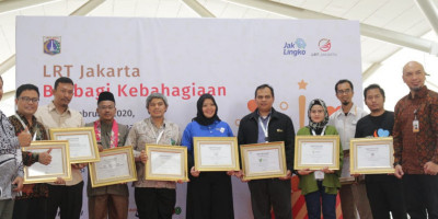 Berbagi Kebahagiaan di Stasiun