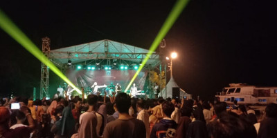 Ada Festival, Wisatawan Banjiri Pulau Untung Jawa