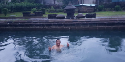 Hal Aneh Ketika Berendam di Candi Umbul Secang
