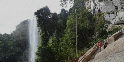 Pesona Air Terjun Batang Kapas, Surga Tersembunyi di Belantara 