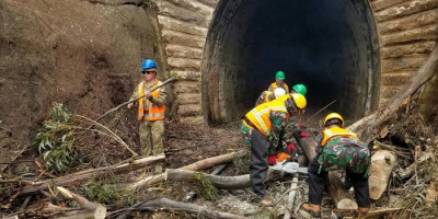 TNI Bantu Buka Jalur Rel Kereta Zig Zag Railway di Lithgow, Australia 