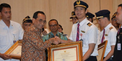 18 Kru Penerbangan Misi Kemanusiaan ke Wuhan Diberi Penghargaan