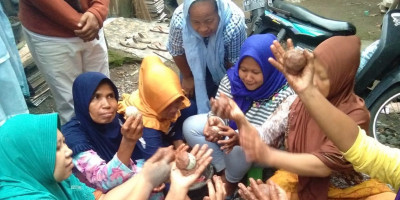Memajukan Perekonomian Warga dengan Pelatihan Usaha Telur Asin