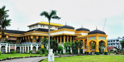 Jangan ke Medan Kalau Tak ke Istana Maimun