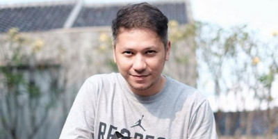 Sssttt... Gading Marten Bakal Lamar Gadis Bule