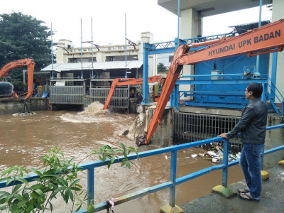 Status di Pintu Air Manggarai Mulai Normal, Warga Diminta Tetap Waspada