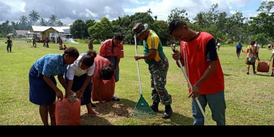 Diajak Bersihkan Lingkungan dan Tempat Belajar, Warga: Terima Kasih Om TNI 