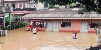 Cipinang Melayu Banjir Dua Meter, Warga Dievakuasi Memakai Tali
