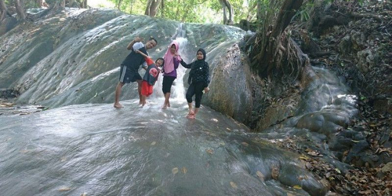 Batu Raja Manitan, Wisata Air Terjun Keren di Bangkalan