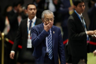 Mahathir Mohamad Tanggalkan Jabatan PM Malaysia