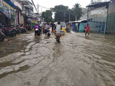Tiga Ribu Nasi Bungkus untuk Korban Banjir Jakbar