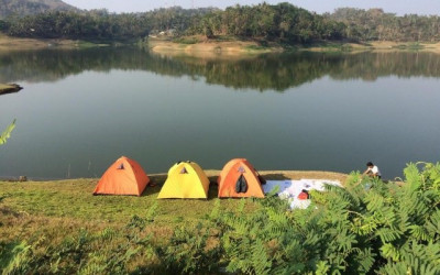 Menikmati Keindahan Bukit Menoreh di Waduk Sermo
