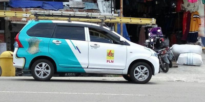 Berkah di Balik Banjir, Bayi Fatir Lahir di Mobil PLN