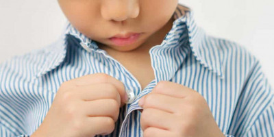 Bunda, Yuk Bimbing Anak Pakai Baju Sendiri 