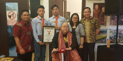 Pemecah Rekor MURI Sebagai Pelajar Bersaudara Termuda