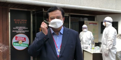 KBRI Seoul Kembali Buka Pelayanan, Dua Petugas Kenakan Baju Anti Virus