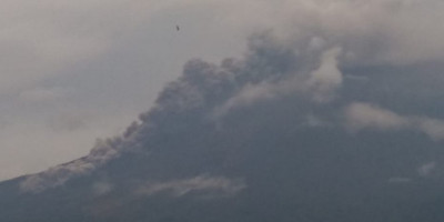 Status Waspada, Semeru Kembali Muntahkan Awan Panas