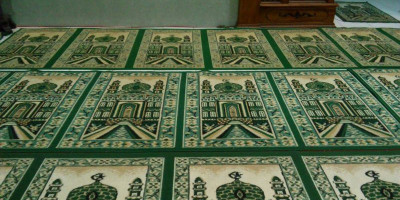 Di Tengah Wabah Corona, Jamaah Diimbau Bawa Sajadah Sendiri