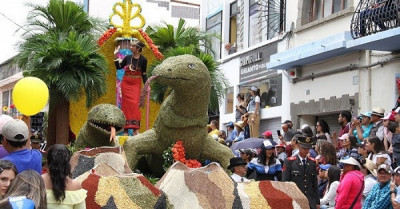 Penampilan Indonesia Hipnotis Penonton Festival Buah dan Bunga di Ekuador