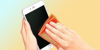 Bersihkan Layar iPhone Cukup dengan Disinfektan