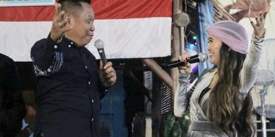Ternyata, Cinta Tukul Arwana ke Meggy Diaz Sudah Merasuk ke Hati