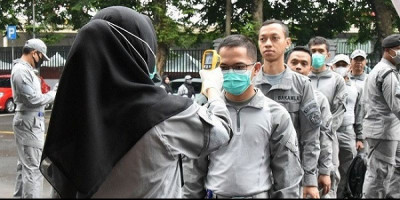 Cegah Covid-19, Bakamla RI Lakukan Desinfektan Personel dan Kendaraan