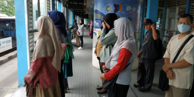 Social Distancing, Transportasi Publik Harus Tetap Tersedia 