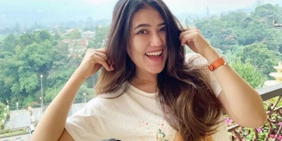 Bantu Warga, Via Vallen Bagi-bagi Sembako 