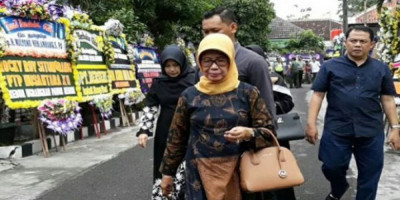 Ibunda Presiden Jokowi Wafat