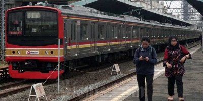 Dua Pekan Terakhir, Pengguna Kereta Commuter Line Menurun Hingga 70 Persen