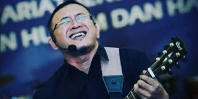 Ferry Curtis Bantu Tangani Covid-19 Lewat Lagu 