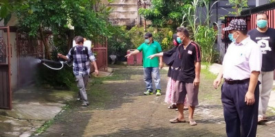 Warga Depok Meninggal karena Covid-19, Warga Inisiatif Semprot Disinfektan 