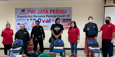 PWI Jaya Peduli Salurkan Sembako untuk Warga Miskin dan Wartawan