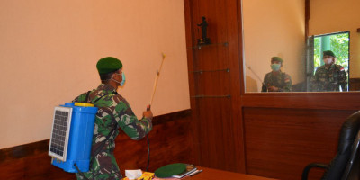 Lindungi Prajurit dan Keluarga, Korem 174/ATW Lakukan Penyemprotan Disinfektan
